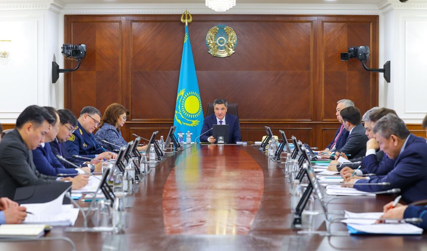 Олжас Бектенов құқық бұзушылық профилактикасы жөніндегі ВАК отырысын өткізді – жол қауіпсіздігі шаралары қаралды