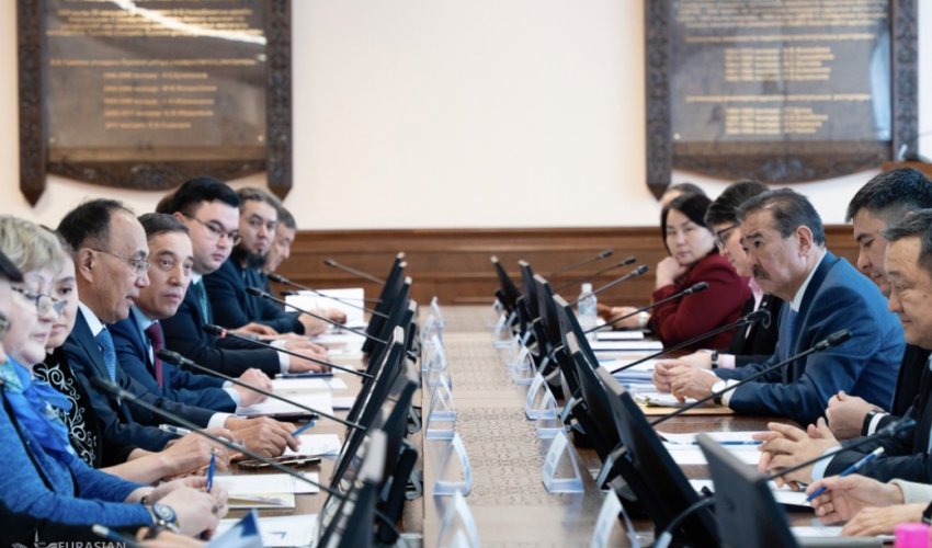 Еуразия ұлттық университетінде Қазақстан Республикасының жаңа Конституциясы жобасының негізгі тұжырымдары сараптамалық талқылаудан өтті