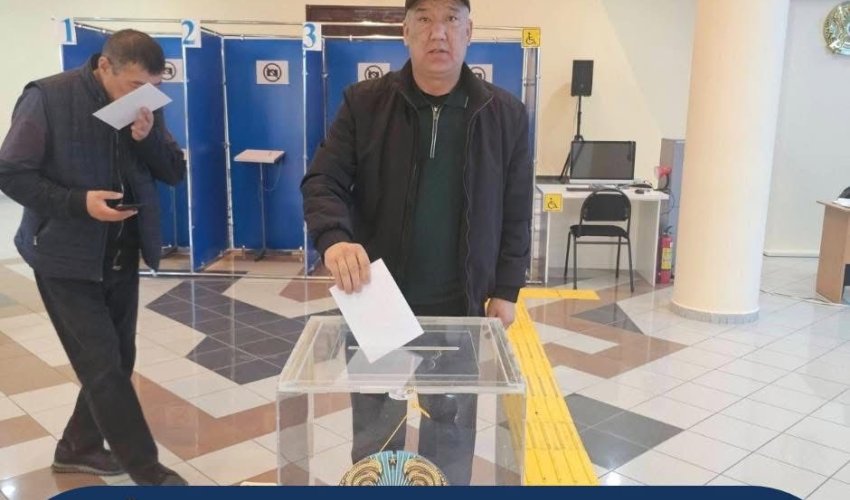 ҚР ЖАЗУШЫЛАР ОДАҒЫНЫҢ ТҮРКІСТАН ОБЛЫСТЫҚ ФИЛИАЛЫНЫҢ ТӨРАҒАСЫ, АҚЫН АЙДАР СЕЙДАЗЫМ ӨЗ ТАҢДАУЫН ЖАСАДЫ