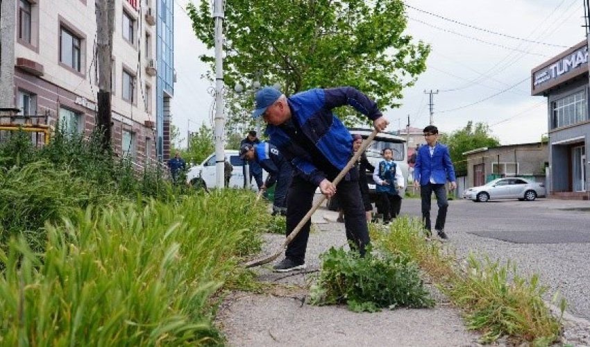 Экологическая акция "Чистота начинается с нас" прошла в Туранском районе в широком масштабе