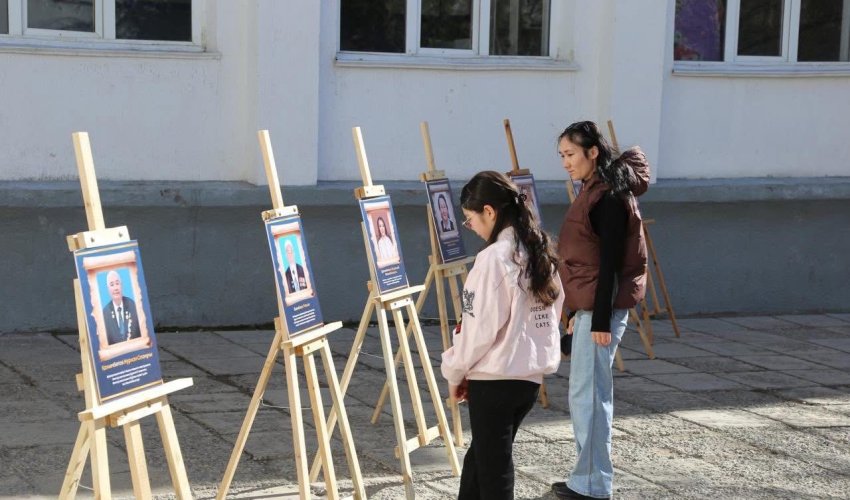 В КЕНТАУ В ДЕНЬ РЕФЕРЕНДУМА ПРОШЛА ФОТОВЫСТАВКА "ГОРДОСТЬ ГОРОДА"