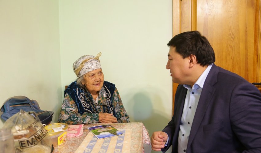 ҰЛЫ ЖЕҢІСТІҢ 80 ЖЫЛДЫҒЫНА ОРАЙ ТЫЛ АРДАГЕРІНЕ ҚҰРМЕТ КӨРСЕТІЛДІ