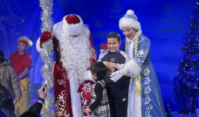 ШЫМКЕНТСКИЙ МОЛОДЁЖНЫЙ ТЕАТР ПОДАРИЛ ОСОБЕННЫМ ДЕТЯМ ТЕПЛО И СВЕТ НОВОГО ГОДА