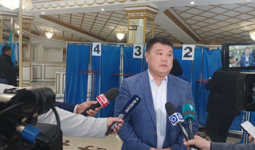 Председатель шымкентского филиала партии АМАНАТ проголосовал на референдуме