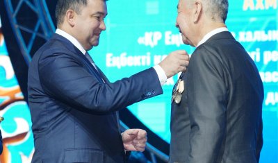 ТҮРКІСТАНДА РЕСПУБЛИКА КҮНІНЕ АРНАЛҒАН «ҚЫРАН ЕЛІМ –ҚАЗАҚСТАНЫМ» САЛТАНАТТЫ ІС-ШАРАСЫ ӨТТІ