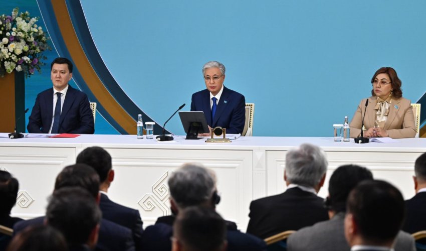 ПРЕЗИДЕНТ ҰЛТТЫҚ ҚҰРЫЛТАЙДА ҰЛТТЫҚ МҰРАНЫ ӘЛЕМГЕ ТАНЫТУ ЖӘНЕ ЦИФРЛАНДЫРУ МӘСЕЛЕЛЕРІНЕ ТОҚТАЛДЫ