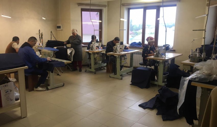 Түркістандық азаматша мемлекеттік қолдаудың арқасында тігін цехын ашты