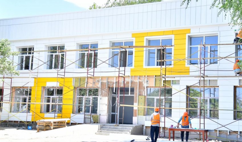 ШЫМКЕНТ ҚАЛАСЫНДА ЕСКІРГЕН МЕКТЕПТЕР ЖАҢАРЫП, ЗАМАНАУИ КЕЙІПКЕ ЕНУДЕ