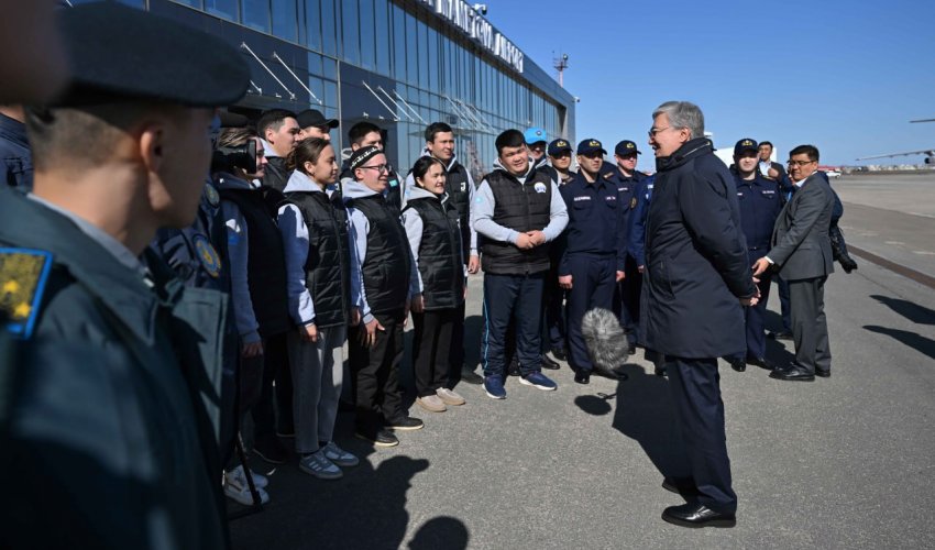 Мемлекет басшысы құтқарушылармен және еріктілермен кездесті