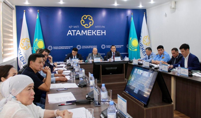 Түркістан облысы кәсіпкерлер палатасы Өңірлік кеңесінің төрағасы Н.Әбішовтың төрағалығымен кеңестің кезекті отырысы өтті.