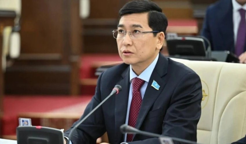 Асхат Аймағамбетов қоғам кең талқылаған Конституция жобасының баптарын түсіндірді