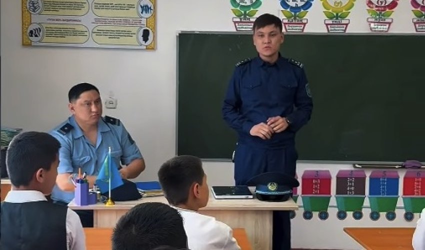 «Заң мен тәртіп»: Шымкенттегі №98 мектепте оқушыларға құқықтық түсіндіру жұмыстары жүргізілді