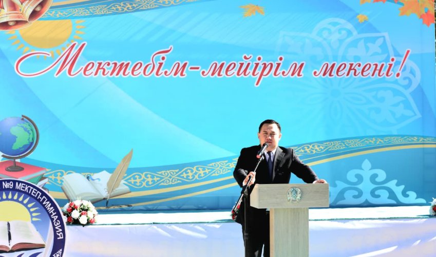ТҮРКІСТАНДА ЖАҢА ОҚУ ЖЫЛЫНЫҢ АЛҒАШҚЫ ҚОҢЫРАУЫ СОҒЫЛДЫ