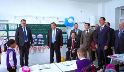 Экспортқа бағдарланған өндіріс: Мәжіліс депутаттары Түркістан облысындағы ірі кәсіпорынға барды