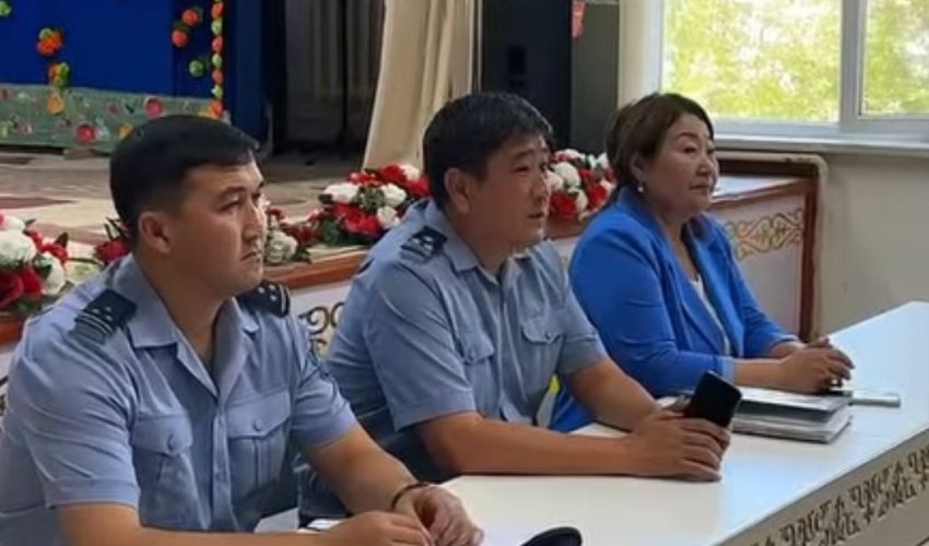 ТҮРКІСТАН ҚАЛАСЫ ПОЛИЦИЯСЫ «СОҢҒЫ ҚОҢЫРАУ» МЕРЕКЕСІ КЕЗІНДЕ ҚАУІПСІЗДІКТІ ҚАМТАМАСЫЗ ЕТУ МАҚСАТЫНДА КҮШЕЙТІЛГЕН РЕЖИМДЕ ЖҰМЫС ІСТЕУДЕ