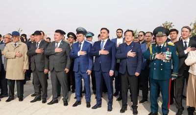 ШЫМКЕНТТЕ РЕСПУБЛИКА КҮНІНЕ ОРАЙ МЕМЛЕКЕТТІК ТУ САЛТАНАТТЫ ТҮРДЕ КӨТЕРІЛДІ