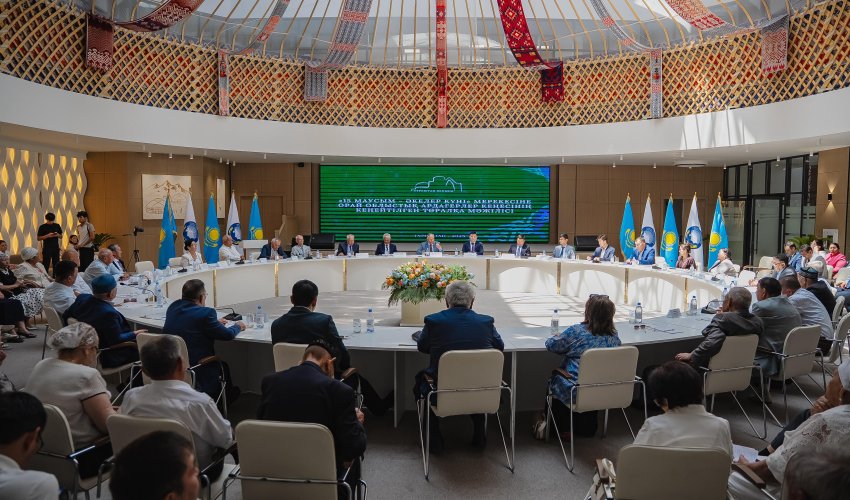 ТҮРКІСТАНДА ӘКЕЛЕР КҮНІНЕ ОРАЙ ОБЛЫСТЫҚ АРДАГЕРЛЕР КЕҢЕСІНІҢ КЕҢЕЙТІЛГЕН ТӨРАЛҚА МӘЖІЛІСІ ӨТТІ