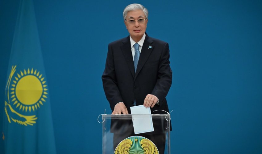 Президент Құрылтай депутаттарын сайлауда дауыс берді
