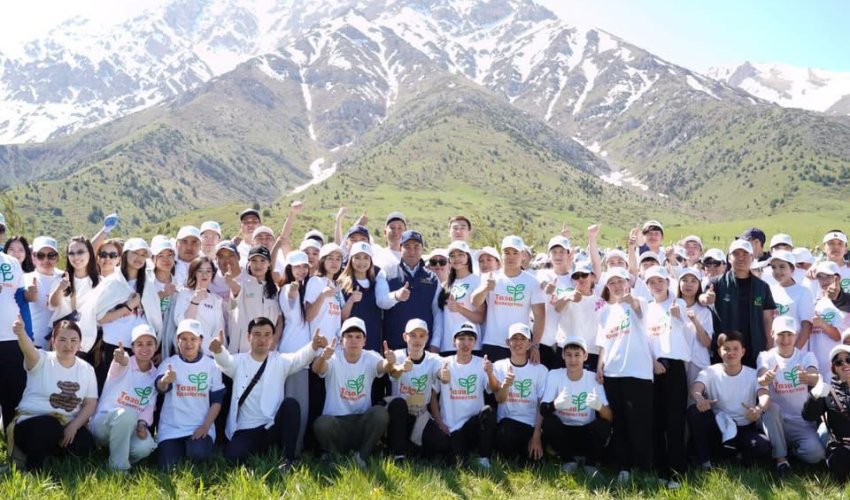 В ТУРКЕСТАНСКОЙ ОБЛАСТИ В РАМКАХ ПРОГРАММЫ TAZA QAZAQSTAN ЗА ОДИН ДЕНЬ ПОСАДИЛИ 20 ТЫСЯЧ ДЕРЕВЬЕВ