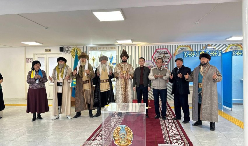 ТУРКЕСТАН: В ЖЕТЫСАЕ ПРОГОЛОСОВАЛИ ИСТОРИЧЕСКИЕ ЛИЧНОСТИ ПОД НАЧАЛОМ ТРЕХ БИЕВ