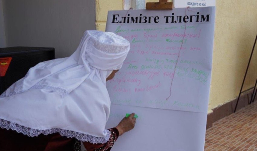 ТУРКЕСТАНСКАЯ ОБЛАСТЬ: В КАЗЫГУРТЕ НА УЧАСТКЕ РЕФЕРЕНДУМА ПОСТАВИЛИ “УГОЛОК МАСТЕРОВ"