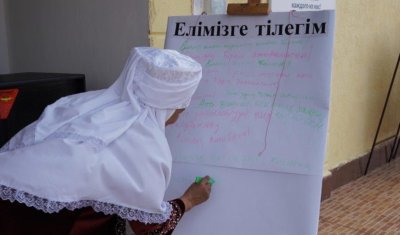 ТУРКЕСТАНСКАЯ ОБЛАСТЬ: В КАЗЫГУРТЕ НА УЧАСТКЕ РЕФЕРЕНДУМА ПОСТАВИЛИ “УГОЛОК МАСТЕРОВ"