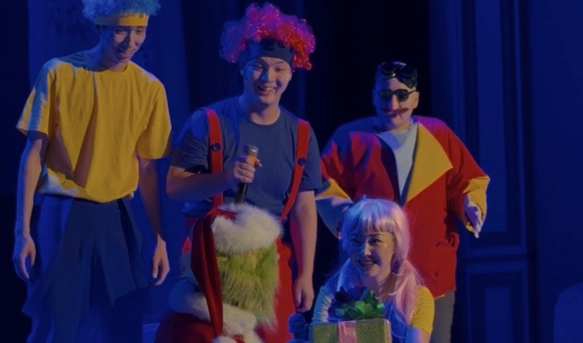 ШЫМКЕНТ ЖАСТАР ТЕАТРЫ ЕРЕКШЕ БАЛАЛАРҒА ЖАҢА ЖЫЛДЫҢ ШУАҒЫН СЫЙЛАДЫ