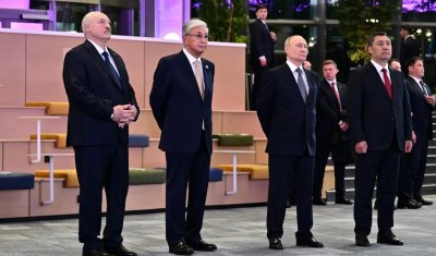 ЕАЭО-ға мүше мемлекеттер басшылары Еуразия экономикалық форумы аясындағы көрмені тамашалады