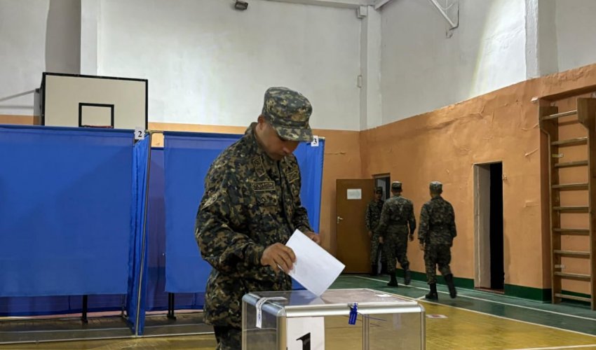 ШЫМКЕНТТЕ БІРІНШІ БОЛЫП ӘСКЕРИЛЕР ДАУЫС БЕРДІ