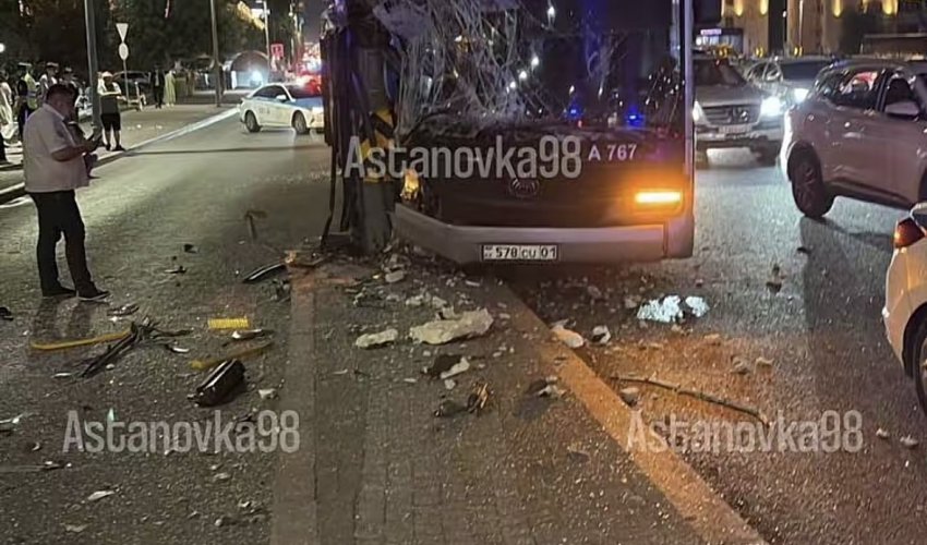 Астанадағы жол апаты: автобус жүргізушісі рөлге ие бола алмай қалды