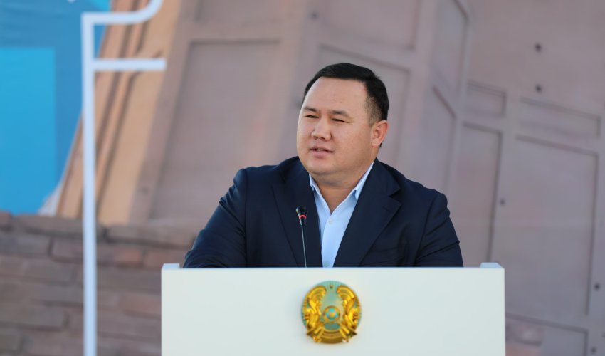 ҚАЛА ӘКІМІ ЖАСТАРМЕН КЕЗДЕСТІ