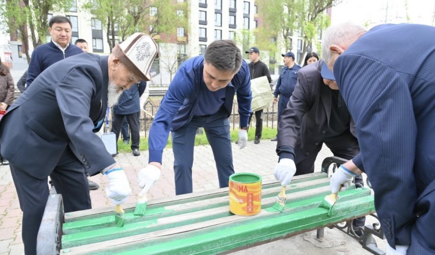 ҚАЛА ӘКІМІ ҒАБИТ СЫЗДЫҚБЕКОВ ТҰРҒЫНДАРМЕН БІРГЕ ТАЗАЛЫҚ ШАРАЛАРЫНА ҚАТЫСТЫ