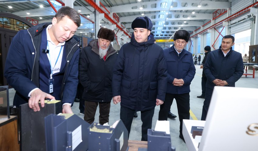 В Шымкенте открыли фабрику нетканых материалов и завод по выпуску металлических дверей