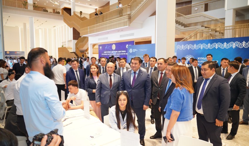 В ТУРКЕСТАНЕ В РАМКАХ ГОДА РАБОЧИХ СПЕЦИАЛЬНОСТЕЙ ПРОШЛИ ЯРМАРКА ВАКАНСИЙ И ФОРУМ ДЛЯ ВЫПУСКНИКОВ КОЛЛЕДЖЕЙ