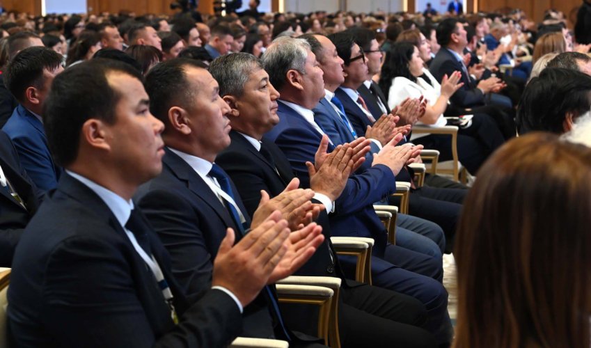 Қасым-Жомарт Тоқаев білім беру үдерісіне цифрлық технологиялар мен жасанды интеллектіні жедел енгізуді тапсырды