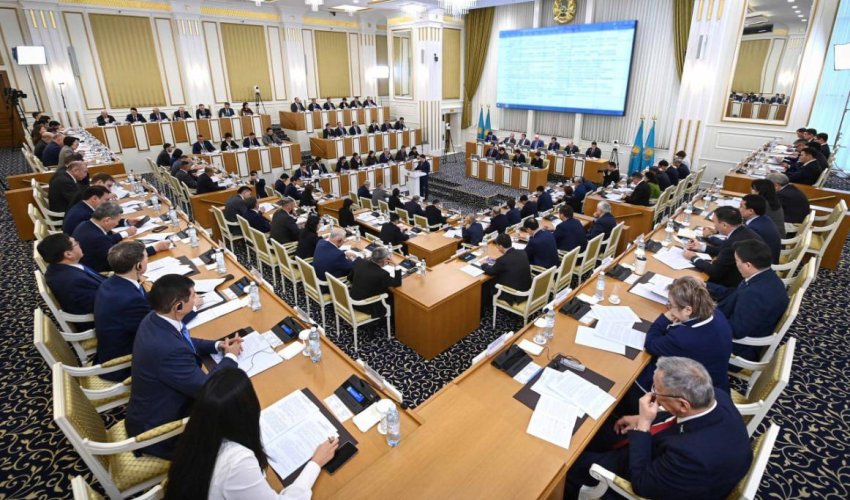 Жаңа Конституцияның жобасы республикалық референдумға шығарылды