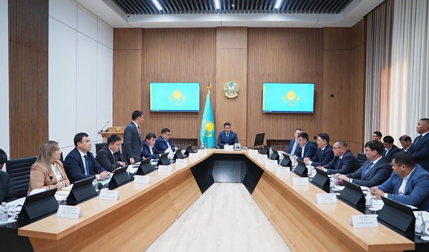 САУРАН АУДАНЫНДА ӘЛЕУМЕТТІК-ЭКОНОМИКАЛЫҚ ДАМУ МӘСЕЛЕЛЕРІ КЕҢІНЕН ТАЛҚЫЛАНДЫ