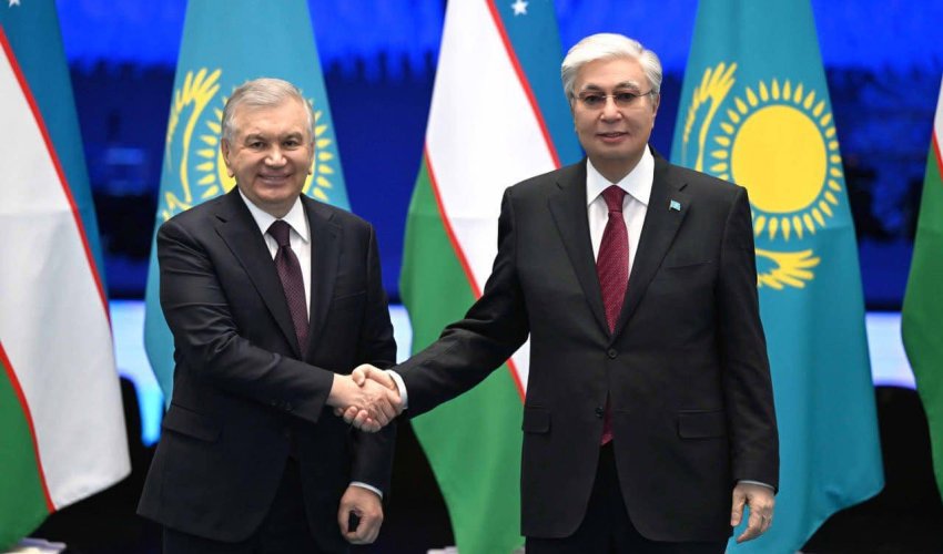 Қасым-Жомарт Тоқаев пен Шавкат Мирзиёевтің бейресми кездесуі өтті