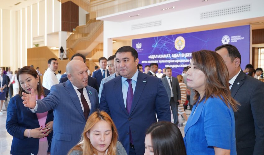 ТҮРКІСТАНДА «ЖҰМЫСШЫ МАМАНДЫҚТАР ЖЫЛЫ» АЯСЫНДА КОЛЛЕДЖ ТҮЛЕКТЕРІ ҮШІН БОС ОРЫНДАР ЖӘРМЕҢКЕСІ МЕН ФОРУМ ӨТТІ