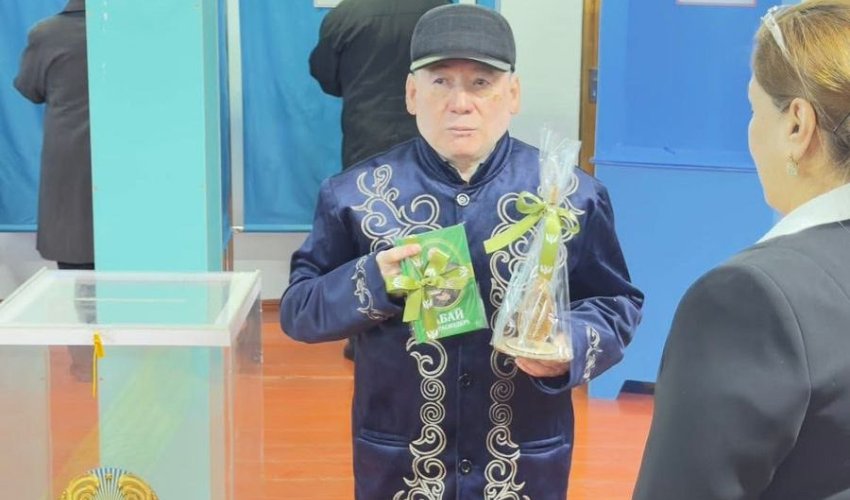 ТҮРКІСТАН ОБЛЫСЫНДА АЛҒАШҚЫ ДАУЫС БЕРУШІЛЕРГЕ АБАЙ ҚҰНАНБАЕВТЫҢ КІТАПТАРЫ ТАБЫСТАЛДЫ