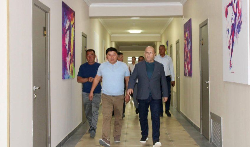 Түркістан облыстық мәслихатының төрағасы, облыстық футбол федерациясының Президенті Нұралы Әбішов «Turan» спорт кешенінің жұмысымен танысты
