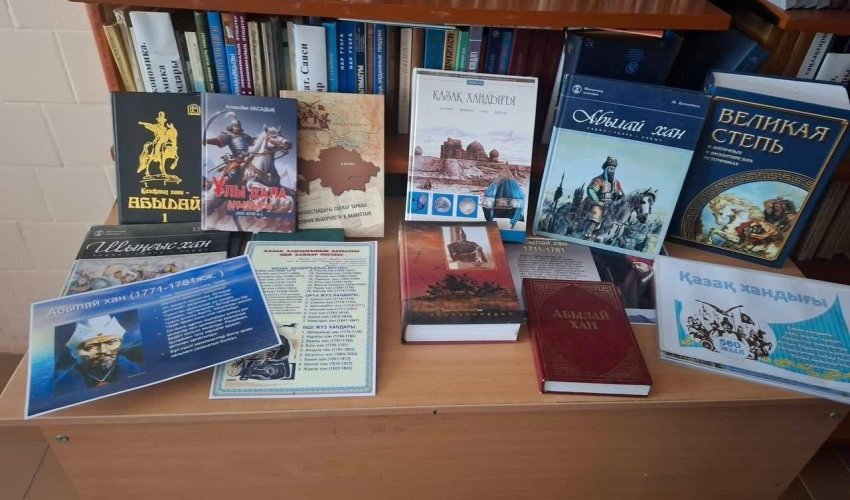 В ТУРКЕСТАНСКОЙ ОБЛАСТИ НА УЧАСТКЕ РЕФЕРЕНДУМА ОРГАНИЗОВАНА ЯРМАРКА КНИГ И РЕМЕСЛЕННИКОВ