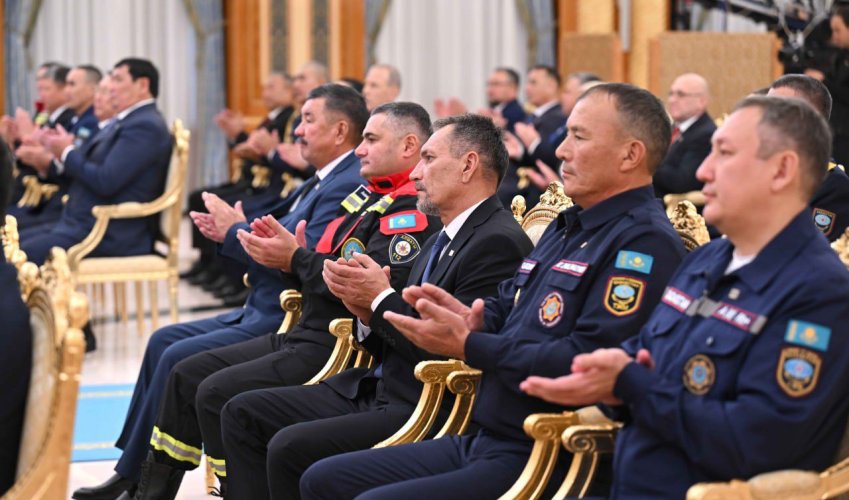 ПРЕЗИДЕНТ ҚҰТҚАРУШЫЛАРДЫ КӘСІБИ МЕРЕКЕСІМЕН ҚҰТТЫҚТАДЫ