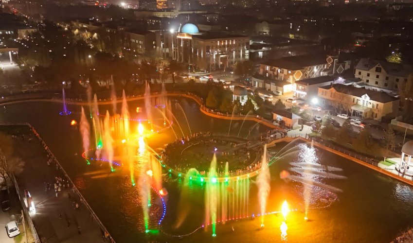 ШЫМКЕНТТЕ ЗАМАНАУИ МУЗЫКАЛЫ-ЛАЗЕРЛІ СУБҰРҚАҚ ІСКЕ ҚОСЫЛДЫ